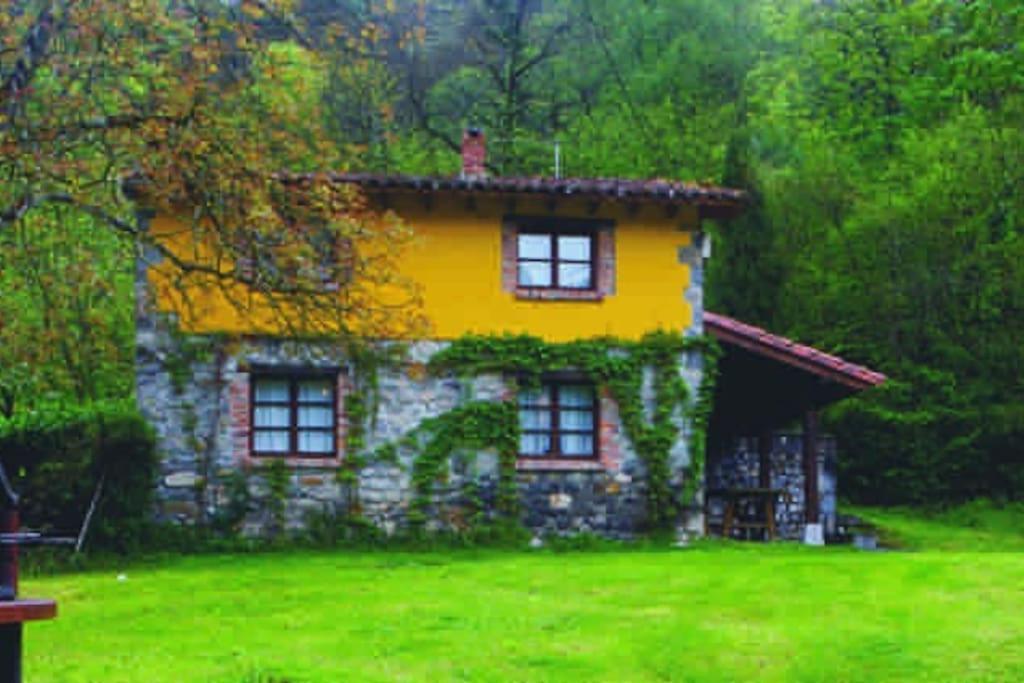 La Rotella, Calma Al Lado De Onís Kültér fotó